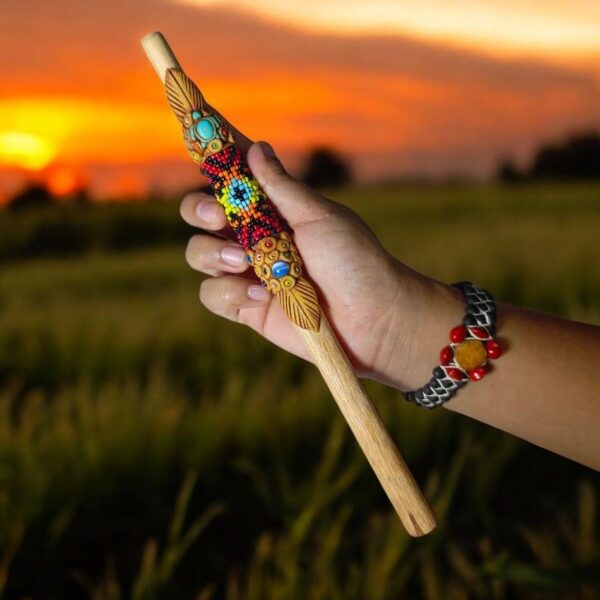 Tepy,s de Palo Santo: Arte y Espiritualidad decorado con Mostacilla