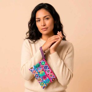 Cartuchera Tejida a Mano de Lana de Oveja con Motivos Andinos